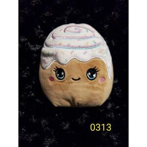 Squishmallows "Chanel Cinnamon Roll" plushie - 0313
